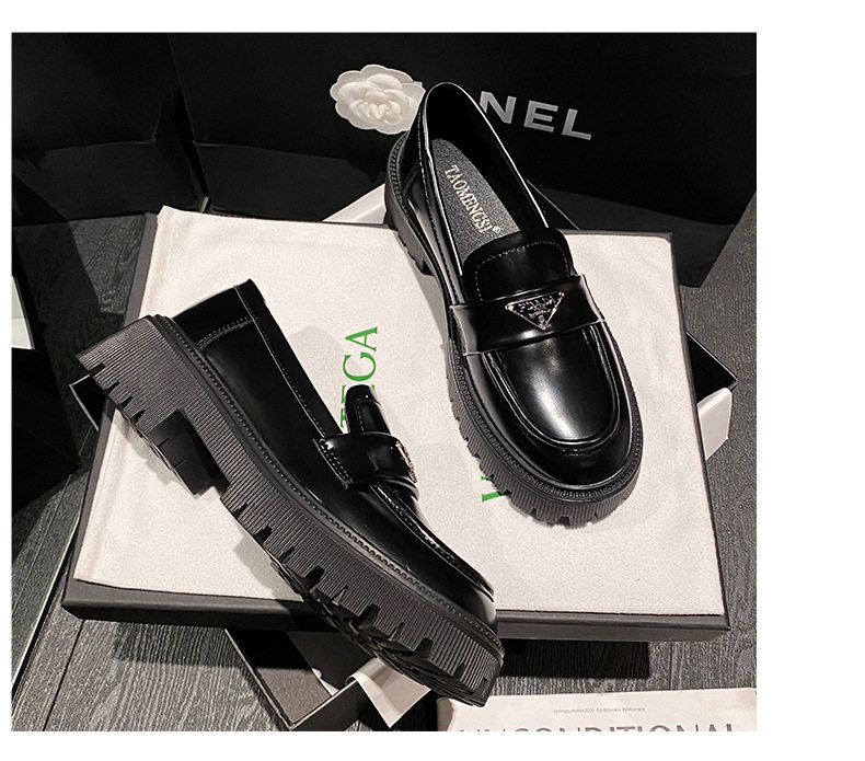 Giày lười nữ mũi tròn đế cao gót vừa 3–5 cm, da lìa logo tam giác — Màu đen chi tiết 18