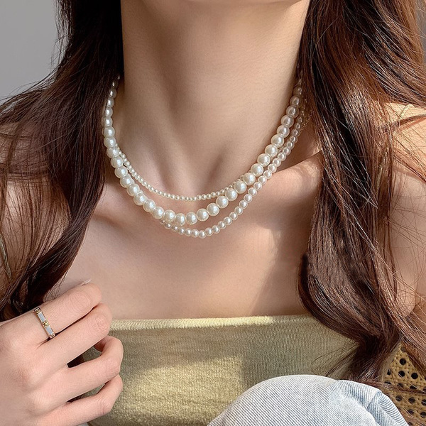 Retro small necklace from pearl
