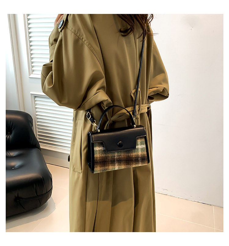 The textured color-blocking small square bag for the 2024 autumn and winter season features a cute checkered handbag with a niche design and a patchwork styling crossbody bag undefined