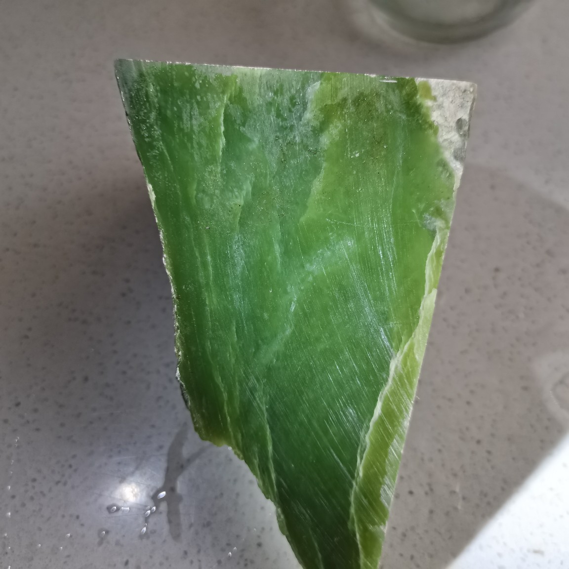 Hetian jade, greenish-yellow in color, similar to Russian nephrite, good blank material, pendant, scrap material, wholesale and retail from manufacturers.