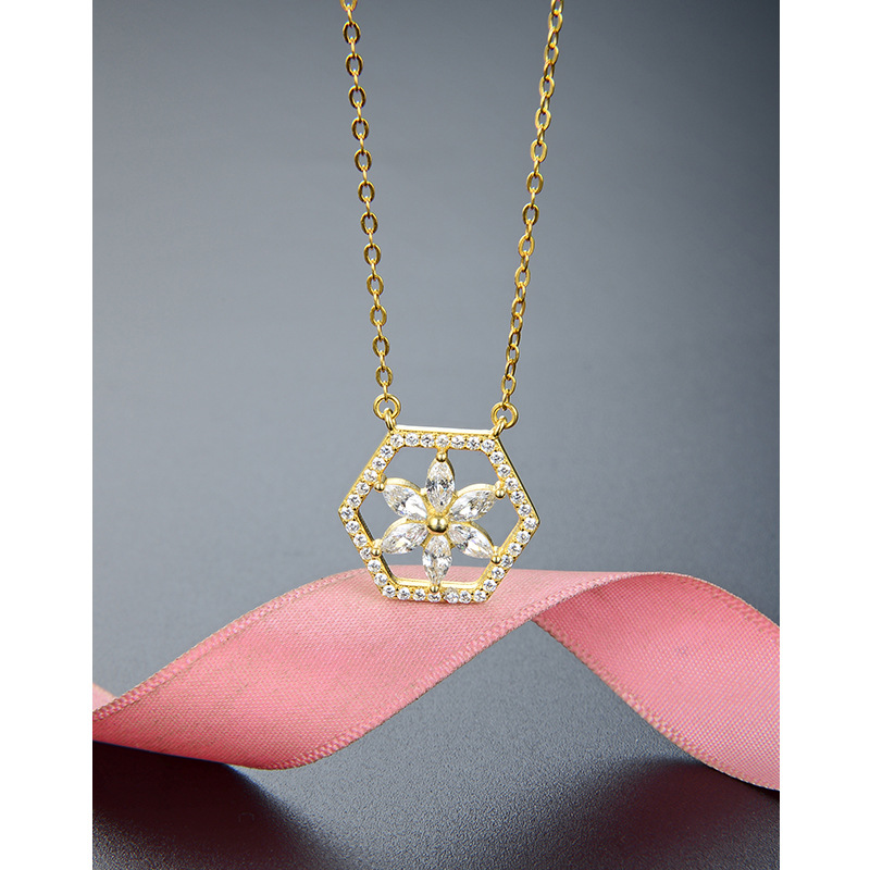 925 plata esterlina collar de diamantes hexagonal de lujo ligero nicho diseño de alta sensibilidad colgante de flores de cadena de clavícula