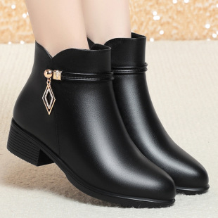 Mom's Shoes, Cotton Shoes, 2025 New Style, Comfortable Autumn and Winter Leather Shoes for Middle-Aged and Elderly Women, Fleece-Lined Short Boots, Versatile Soft-Soled Boots