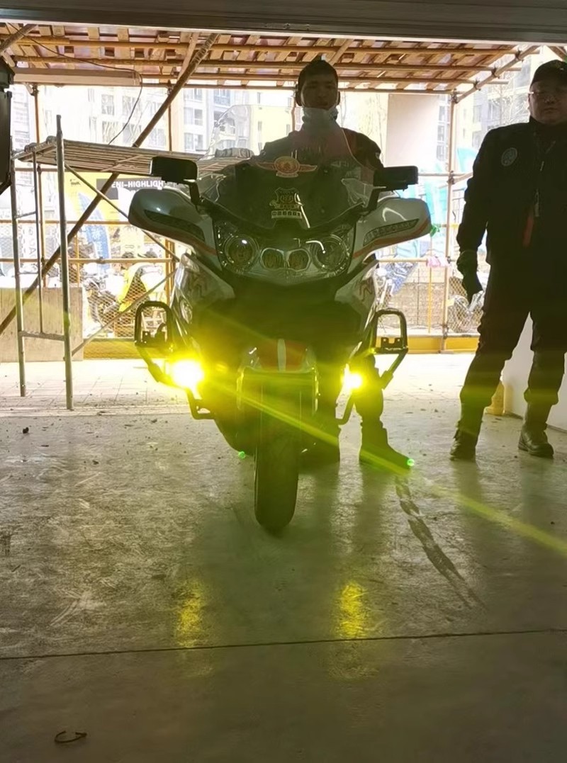 Motorcycle LED Spotlight Blast Flash Paving Road Near and Far Electric Vehicle Super Bright Light Tricycle External 12V85V Headlight