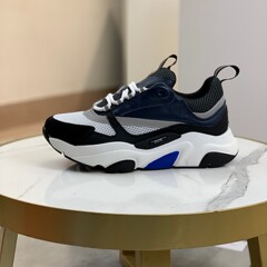 広州の本革の女性のタイプのお父さんの靴の新型の厚い底は高くて通気性が快適です。