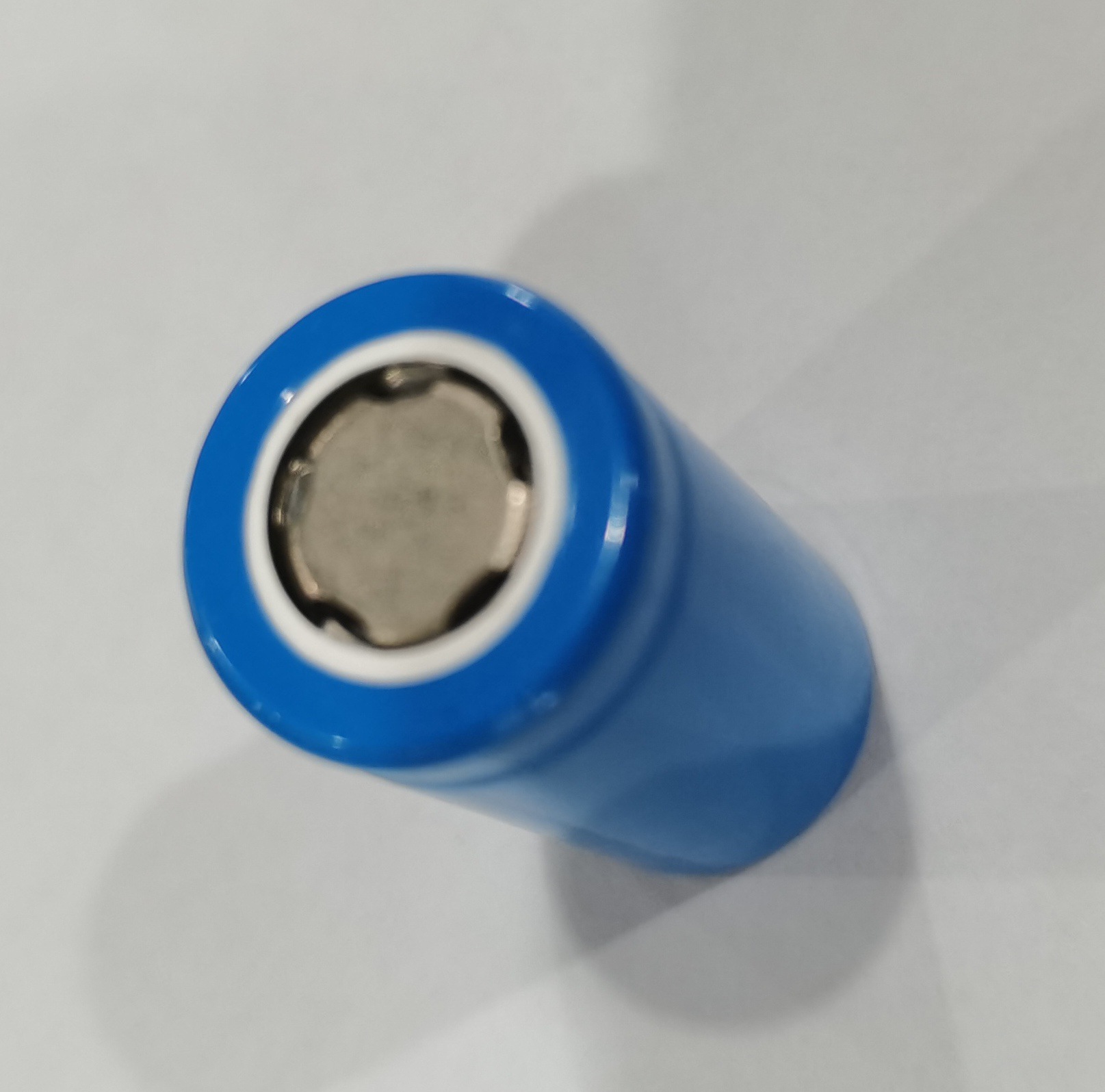 UN38.3 异型圆柱LED灯电动牙刷700mAH3.7v 16430 强光电筒锂电池