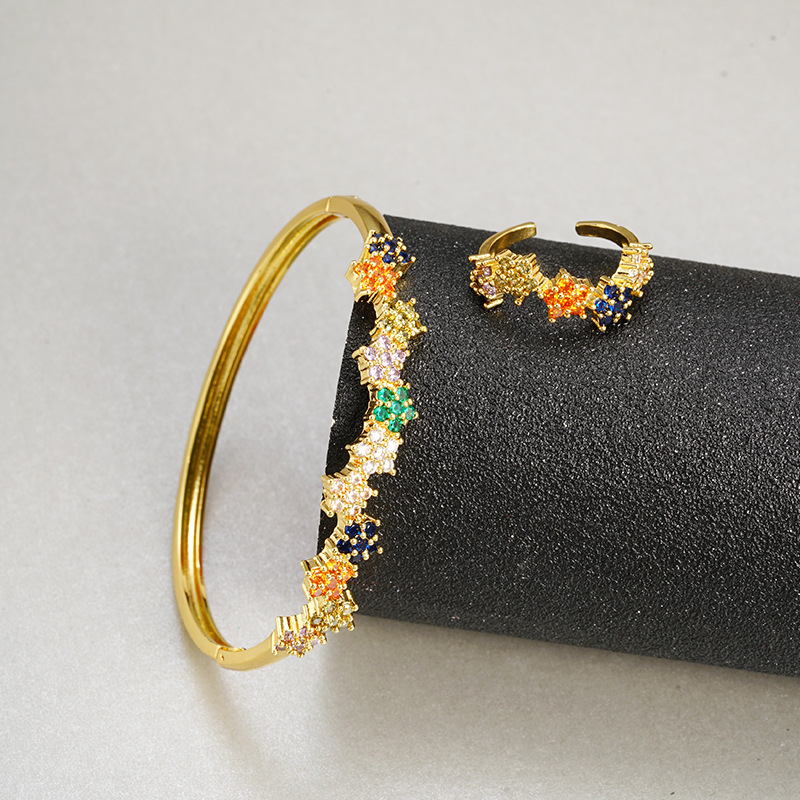 Ventas transfronterizas calientes de oro galvanizado 18k pulsera ligera de lujo anillo de flores de estrellas de nicho joyería universal