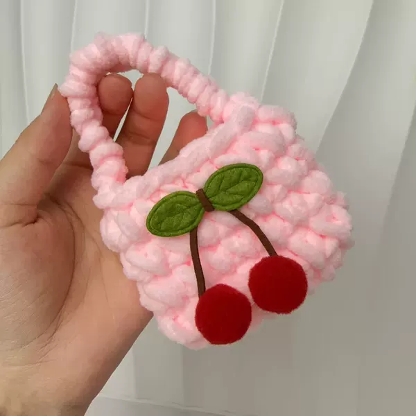 Розовая сумка, вишня