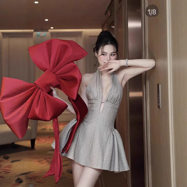 Short Skirt, Slim Backless Halterneck Dress for Women, Cut Out Deep V Neck, Niche French Pleated A-Line Mini Skirt, Dress