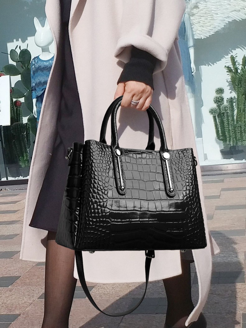 Bolsa de mano ligera y lujosa con estampado de cocodrilo. Gran capacidad de transporte. Temperamento de hombro simple. Bolsa de mujer de alto nivel. image 4
