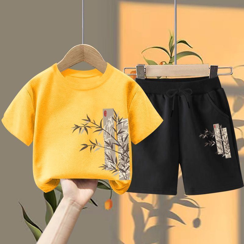 (티셔츠 옐로우 + 끈이 달린 검정색 반바지) 왼쪽 아래 대나무