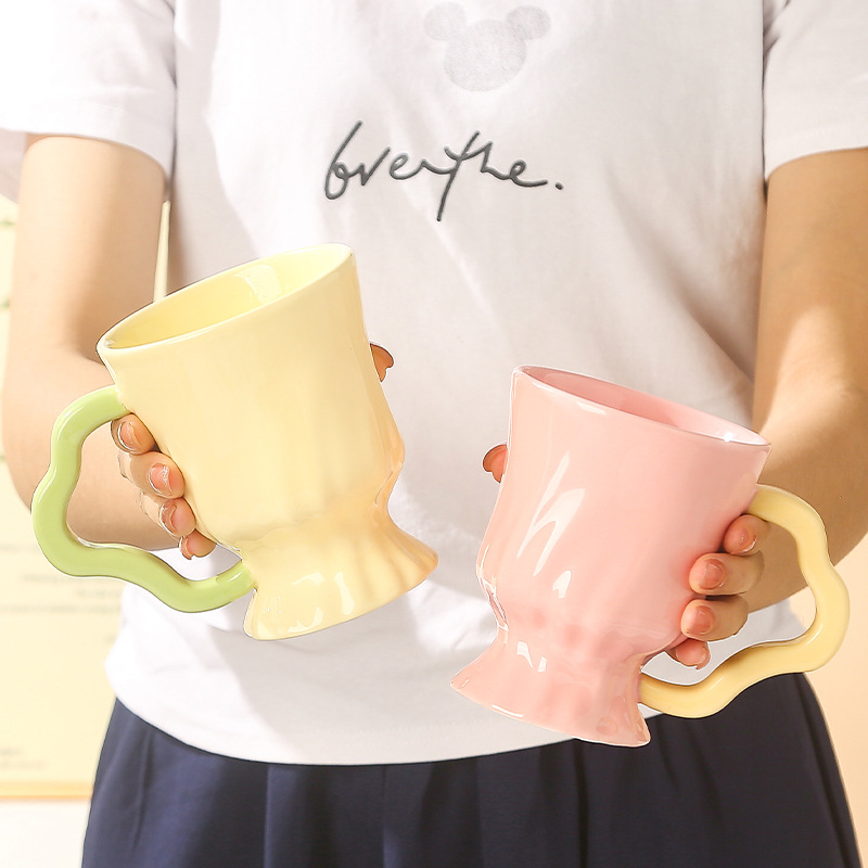 Tazas de cerámica de alto pie de color, tazas de vino de alta cara, tazas de chicas, tazas de regalo de mano, tazas de marca, tazas de agua esmaltadas para hombres.