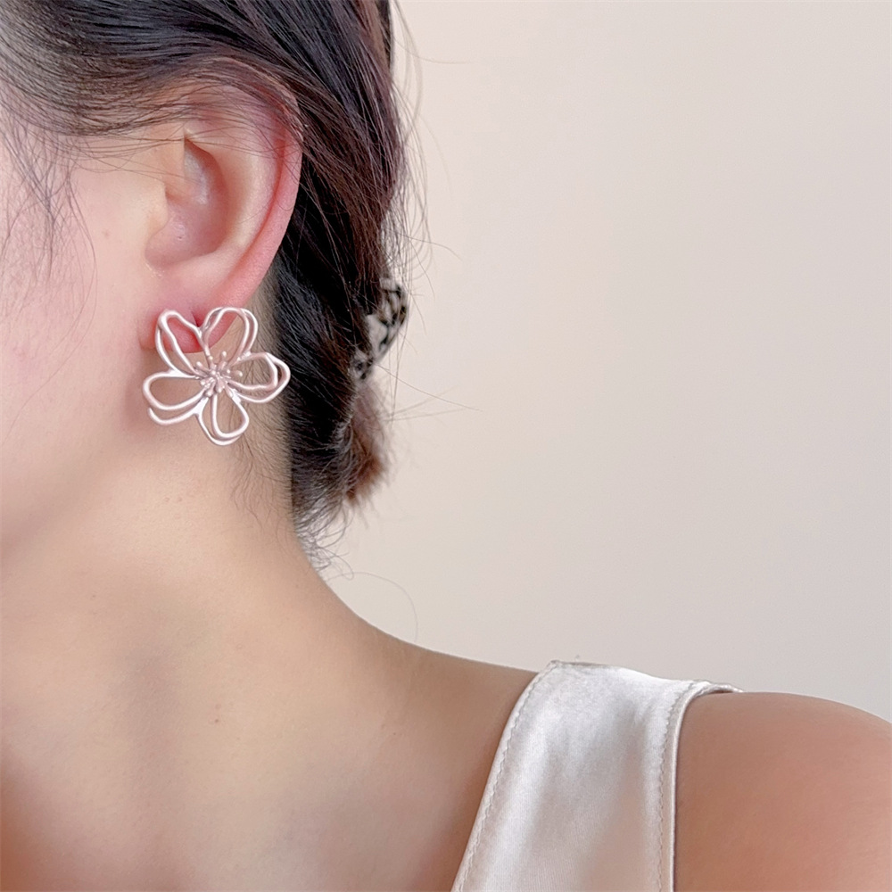 9g Weight 925 Sterling Silver Ear Needle Material Ear Studs Classification 1 Pair Quantity Holiday, Daily Occasion Alloy Material Flower Pattern All Seasons Season Women's Gender Elegant, Vintage Style, Sweet Style 1 Pair Elegant Vintage Style Sweet Flower Alloy Ear Studs 7