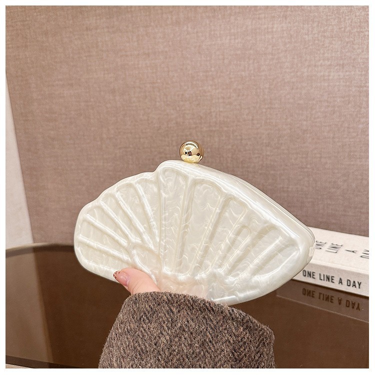 Bolsa de cena de lujo ligera transfronteriza para mujeres Europa y los Estados Unidos nuevo tipo de bolso de cena de hombro de concha de abanico de acrílico