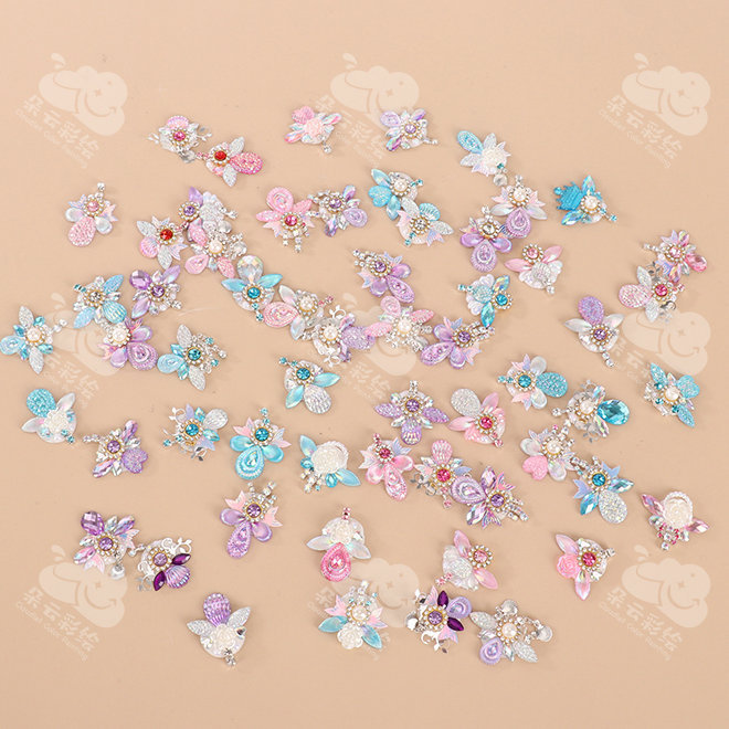 Baby's Ancient-Style Forehead Decoration with Rhinestones and Sequins for Stage Styling, Creating an Elegant Little Beauty with a Bow Baby's Ancient-Style Forehead Decoration with Rhinestones and Sequins for Stage Styling, Creating an Elegant Little Beauty with a Bow