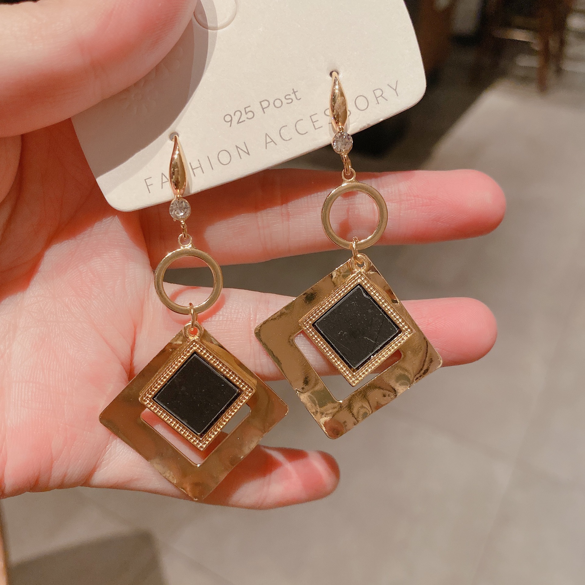 Korean Retro Square Earrings display picture 3