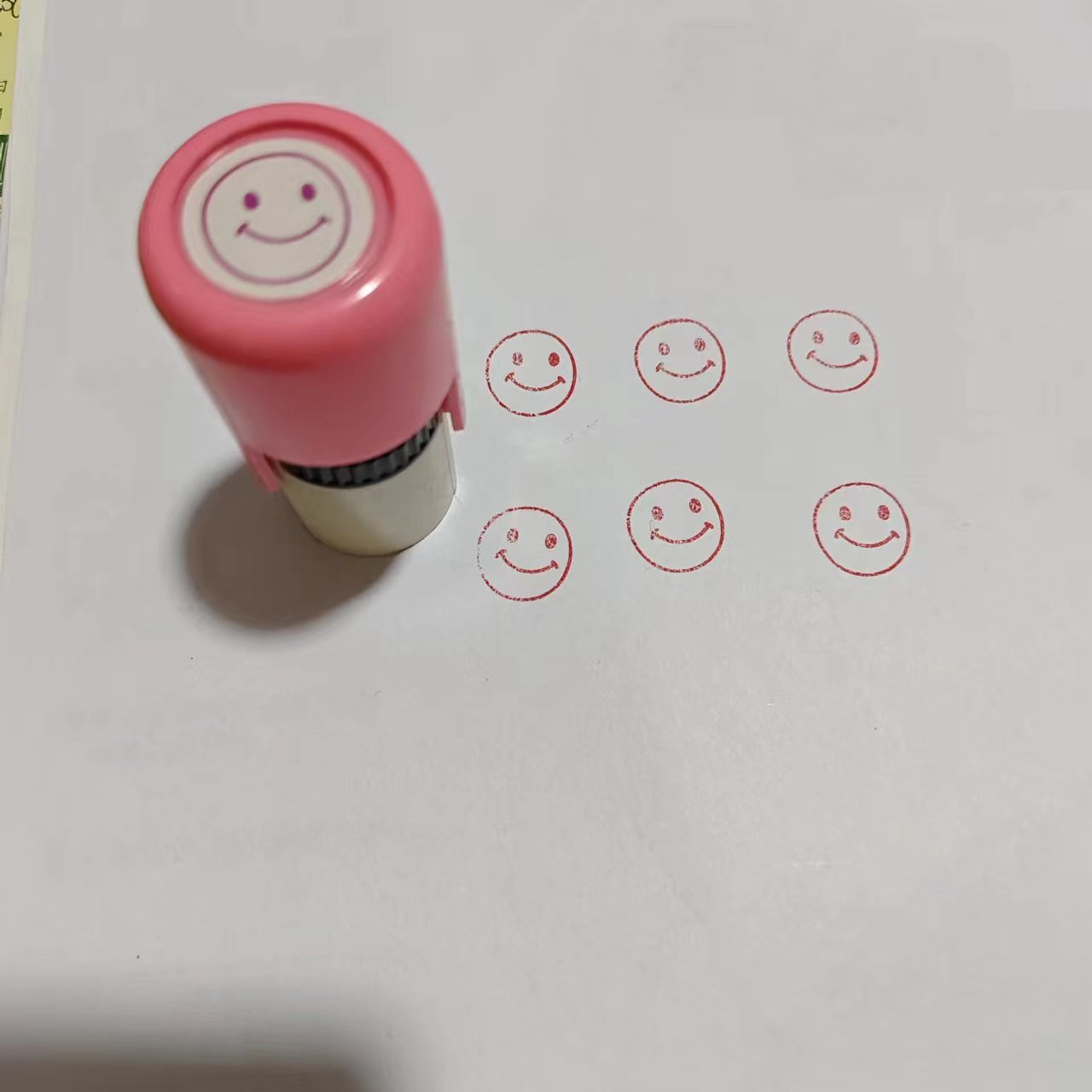 Sello de recompensa para niños Sello de enseñanza sensible a la luz Sello de maestros Comentarios de aliento Expresiones de pulgar Estrellas de texto Sello de tinta