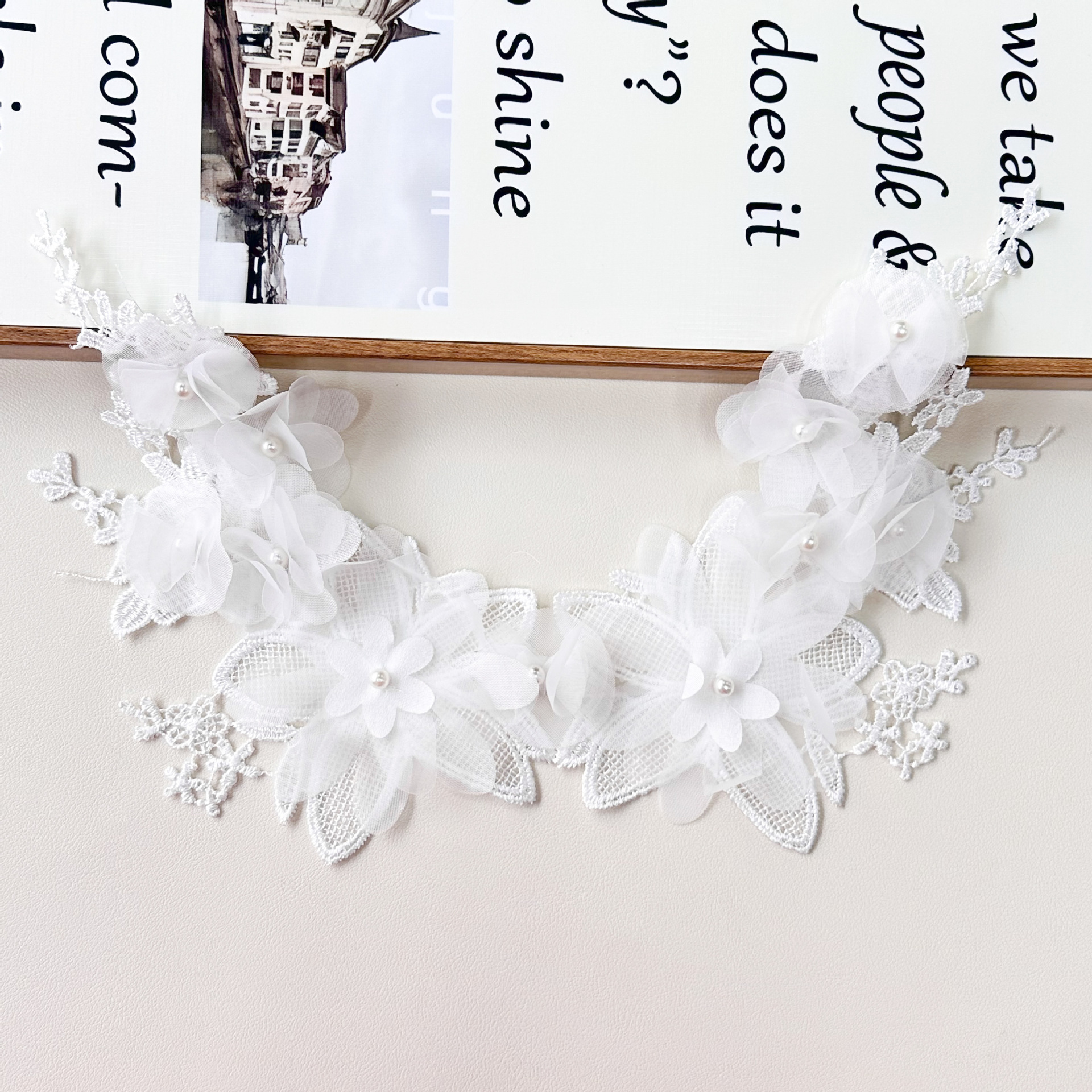 Flores frescas de rosa blanco encaje cuello de encaje hecha a mano perlas de ropa vestido suéter decoración DIY