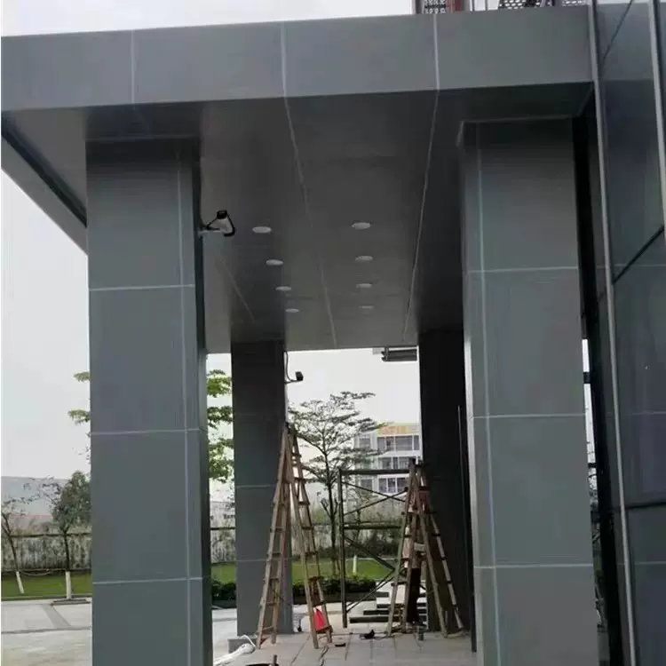 氟碳铝单板室外酒店门头雨棚屋檐造型冲孔雕花外墙装饰