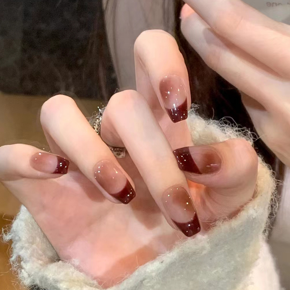 Arte de uñas al por mayor para Año Nuevo, arte de uñas hecho a mano con tendencia nacional roja del Año de la Serpiente, pegatinas de uñas con efecto ojo de gato y fuegos artificiales con un toque de alta gama.
