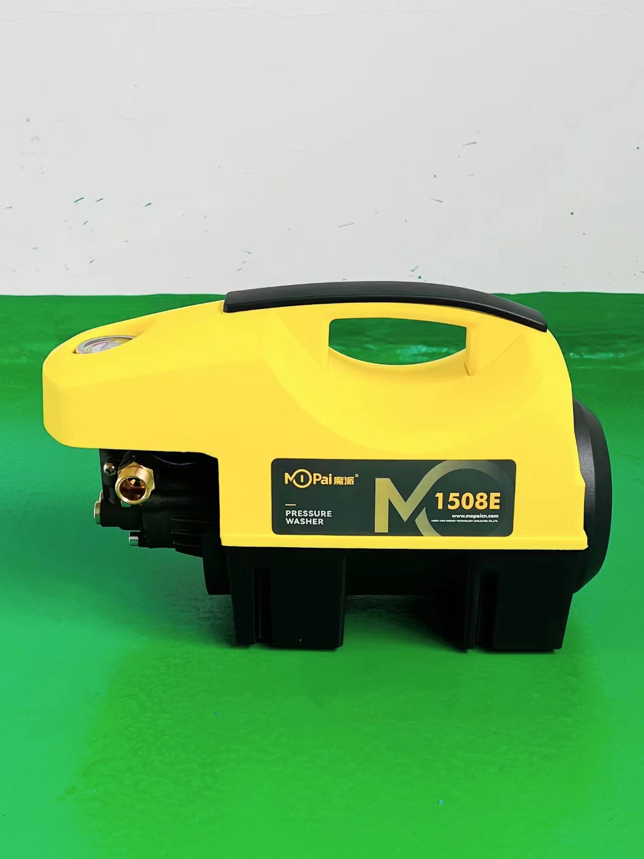 魔派MP1508E手提家用清洗机造型优美设计时尚使用符合人体工程学