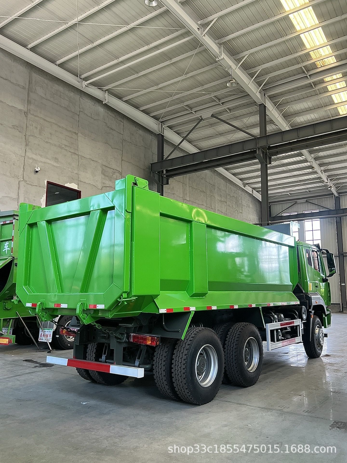 Export of Sinotruk Howo NX front-four-wheel-rear-eight-wheel dump truck, national standard II, 430 horsepower, for mining and engineering applications