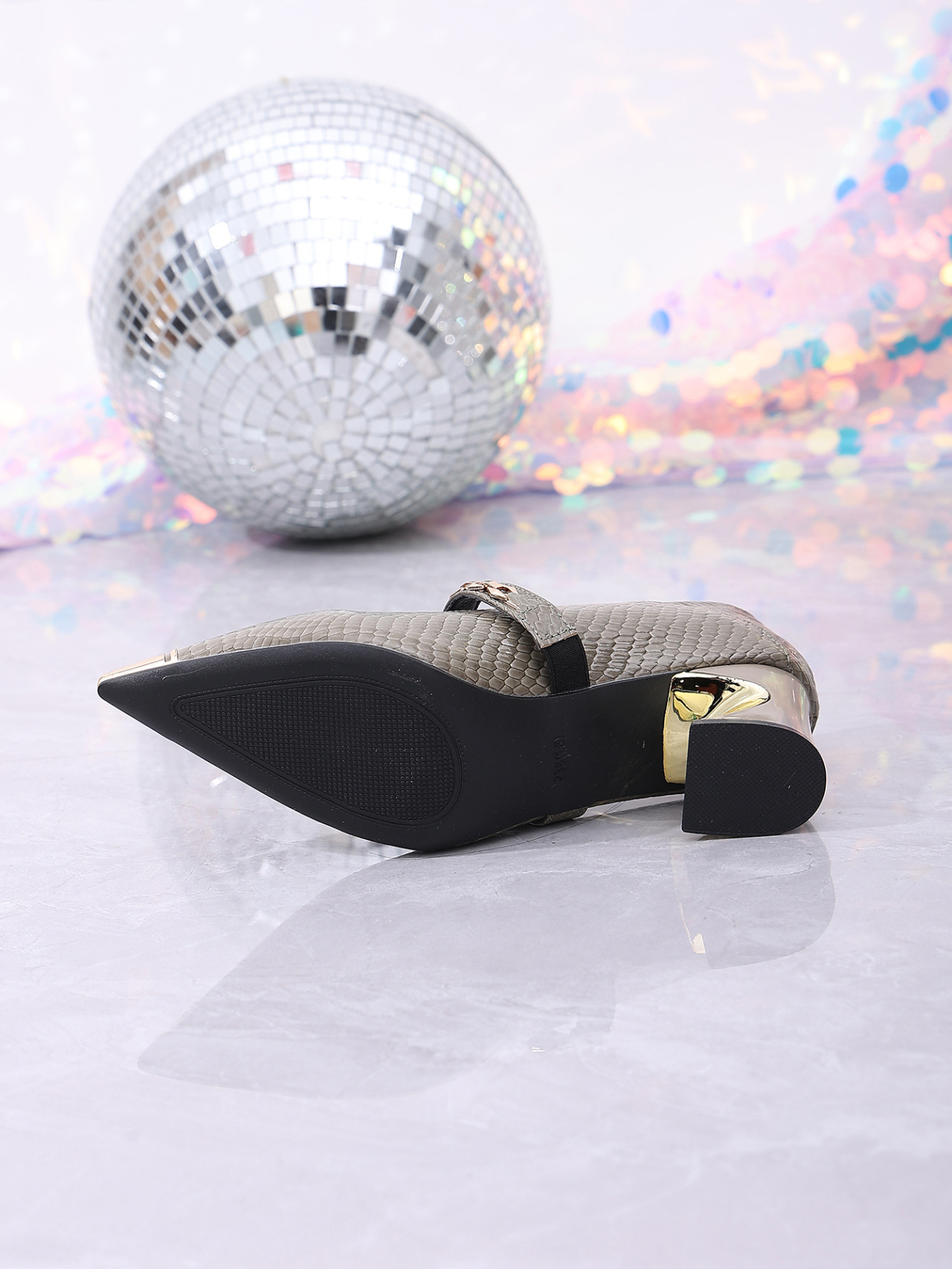 Women's Pointed Toe Mid Heel Shoes With Chain Design For Women_voghion.com