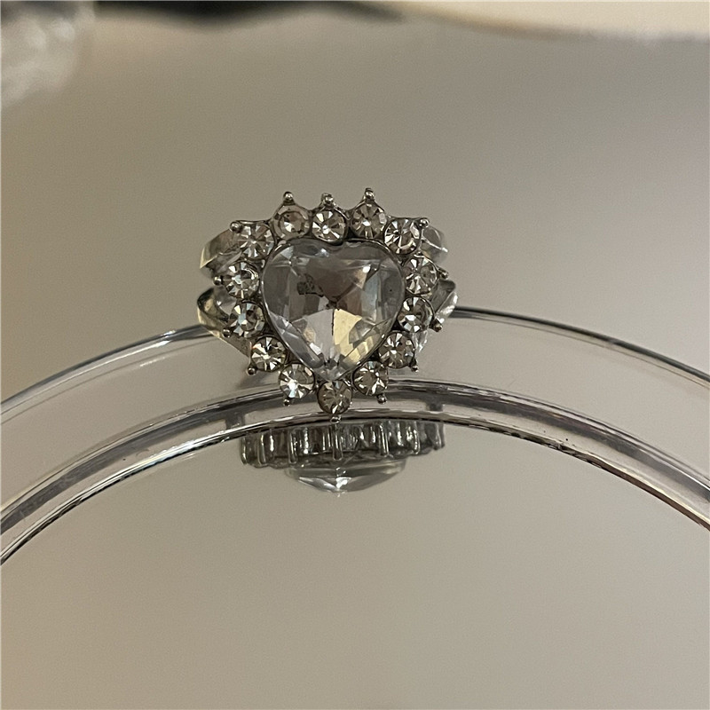 Fashionable Diamond Metal Big Heart Pear-shaped Ring Wholesale Nihaojewelry display picture 10