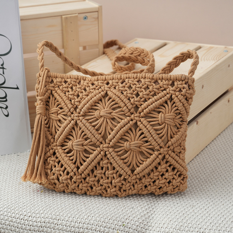 定制文艺民族风信封编织包女2026新款休闲海边沙滩草编斜挎小方包