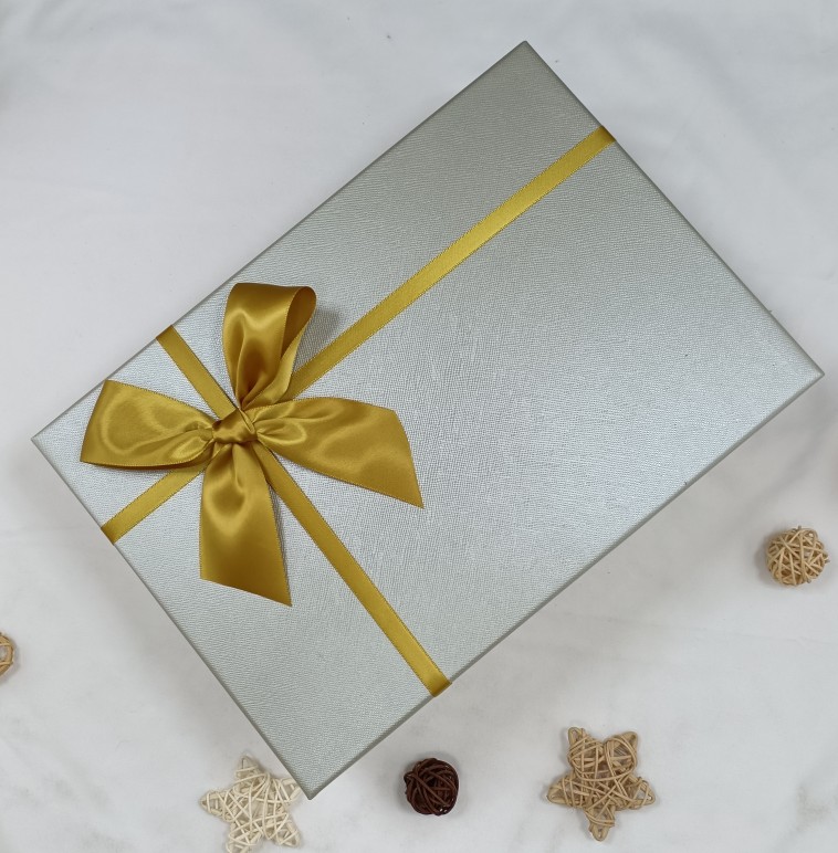 Caja de regalo rectangular de oro caja de regalo de cumpleaños ropa de camisa embalaje caja vacía caja de bocadillos caja personalizada