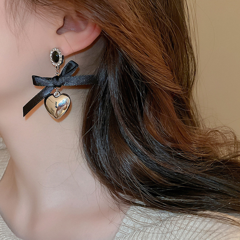 12g Weight Rhinestones Inlay Material Drop Earrings Classification 1 Pair Quantity 1 Pair Simple Style Heart Shape Flower Bow Knot Inlay Alloy Rhinestones Drop Earrings