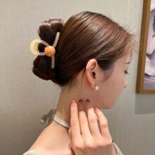 韩国简约森系优雅气质仙美中号抓夹女夏2023新款可爱发夹鲨鱼夹