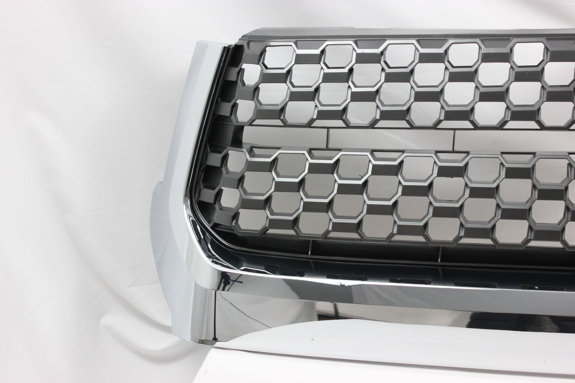 Suitable for 14-21 Toyota Tundra Front Grille Electroplated Grille Front Bumper Air Intake Grille 53101-0C021