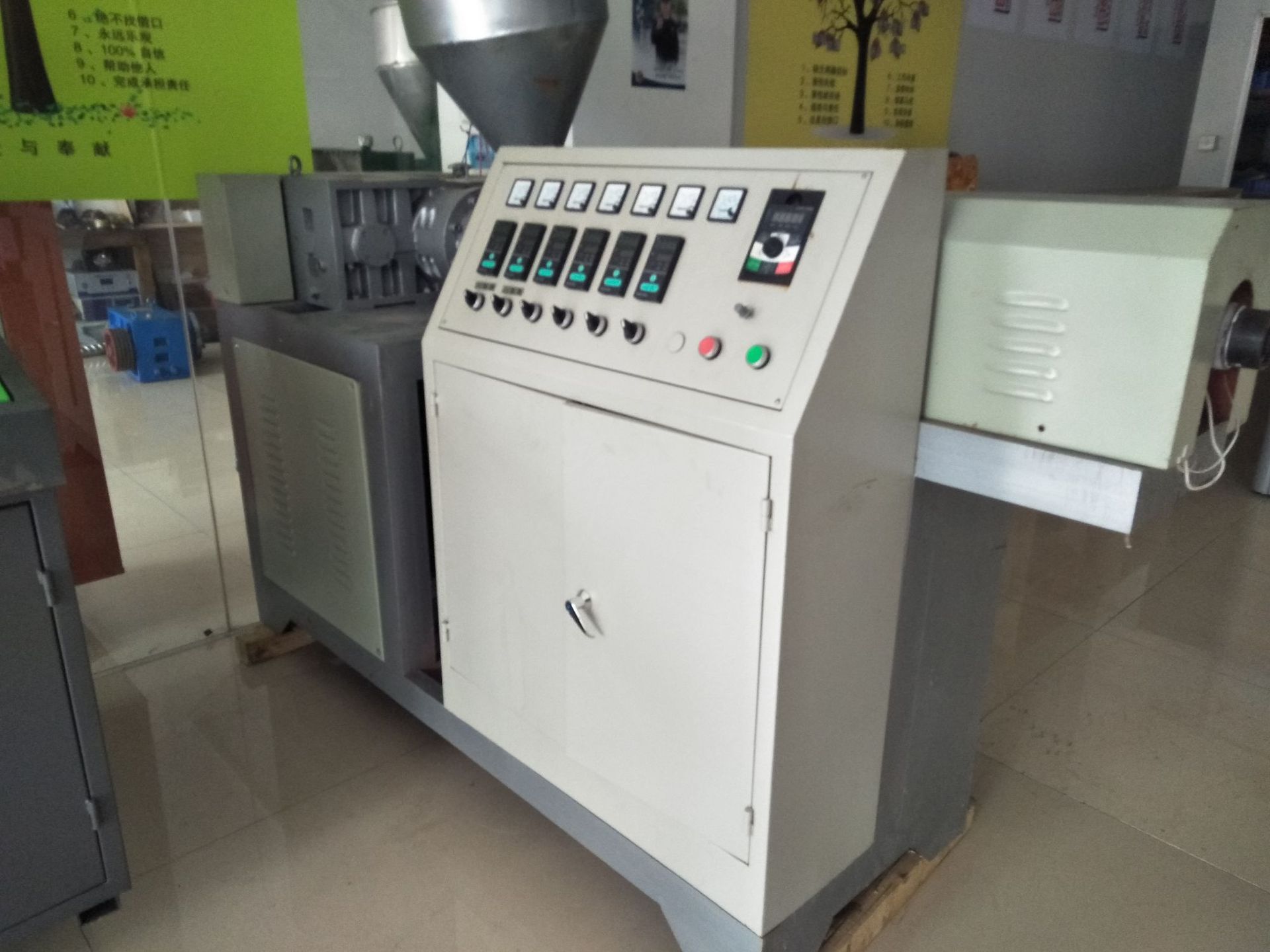 单螺杆50片材挤出机主机