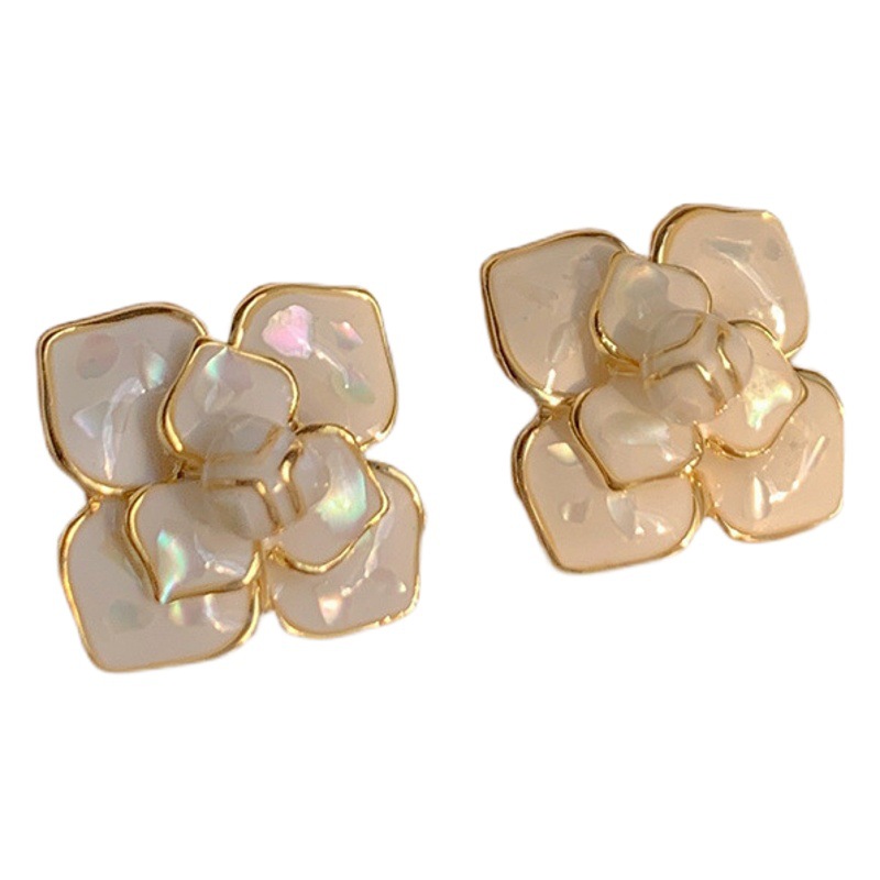 Aguja de plata Temperamento de moda Pendientes de flores que gotean aceite Pendientes de todo fósforo Pendientes de diseño personalizado Lujo ligero Sentido de alta gama al por mayor
