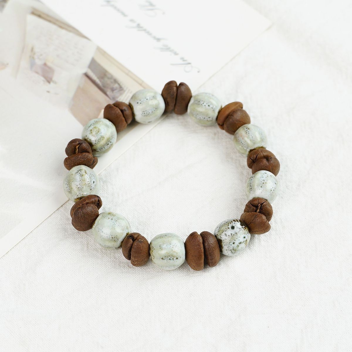 1689-01 green white
