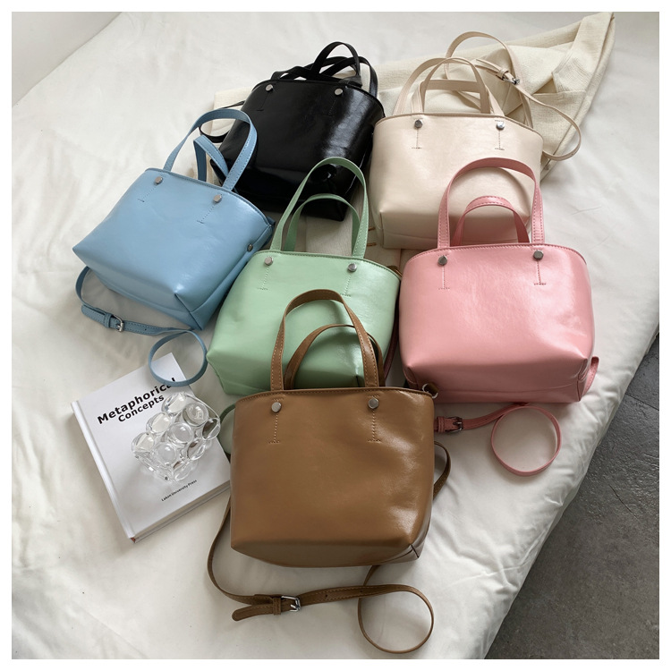 Femmes Faux Cuir Couleur Unie Mode Seau Fermeture Éclair Sac Bandoulière display picture 2