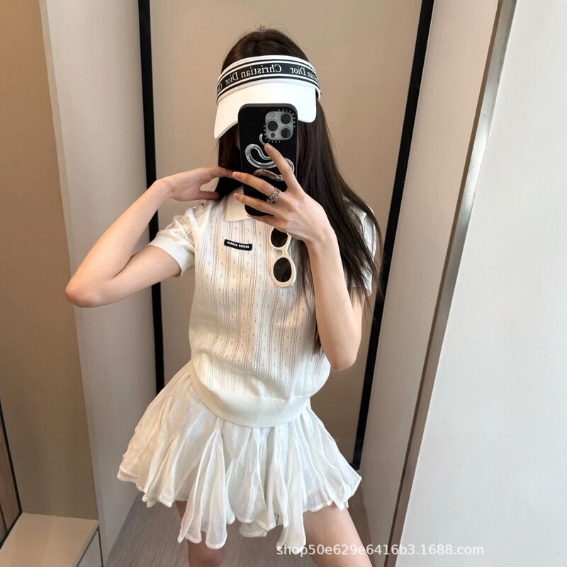 High-End Miu Series 25 Early Spring New Style White Lapel Wool Knit Short-Sleeved Top with Embroidered Letter Logo on the Chest