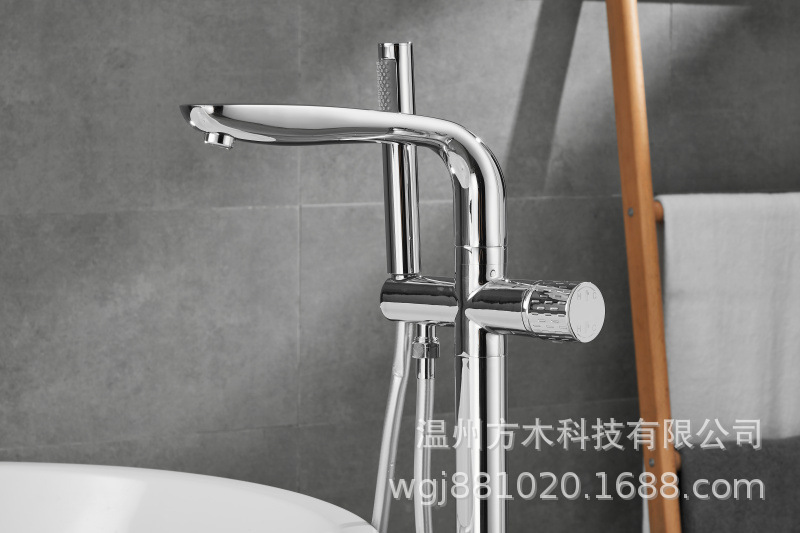 Black chrome-plated brushed gold gun gray floor-standing single-handle double-control ceramic valve core hot and cold water faucet, wooden bucket bathtub, showerhead Specification drawing