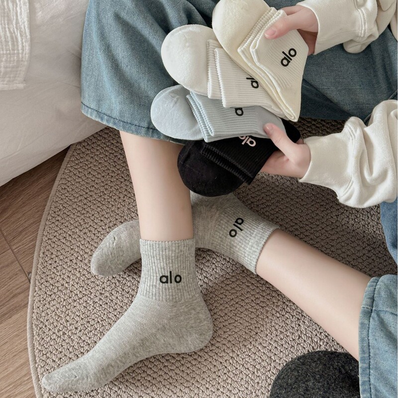 Alo Socks Women's Mesh Breathable Short Socks Letter Hot Stamping Ins Trendy Mid-Calf Pure Cotton Sports Socks White Casual Socks
