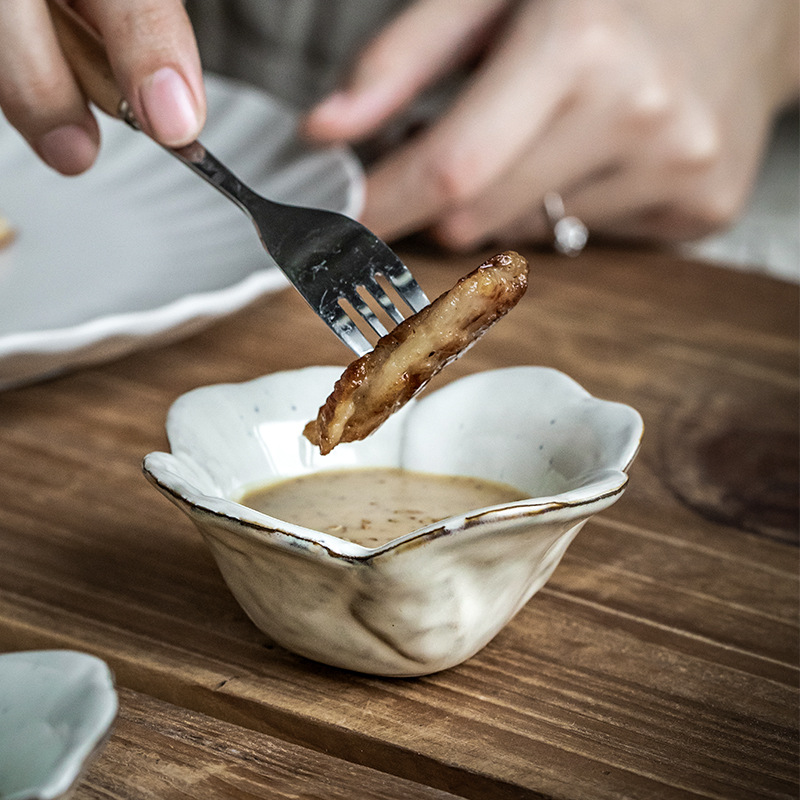 Pétalos retro Plato de sabor de cerámica de 3,5 pulgadas Plato de vinagre de condimento de olla caliente Plato de inmersión Plato pequeño japonés Exportación transfronteriza