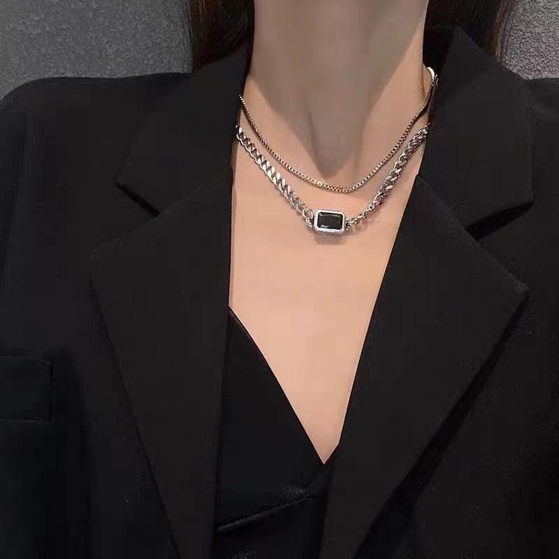 검은 광장 목걸이