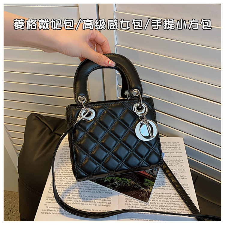 Women's bag Chanel style fashionable women's bag autumn and winter glossy messenger bag niche simple portable rhombus elegant Diana bag