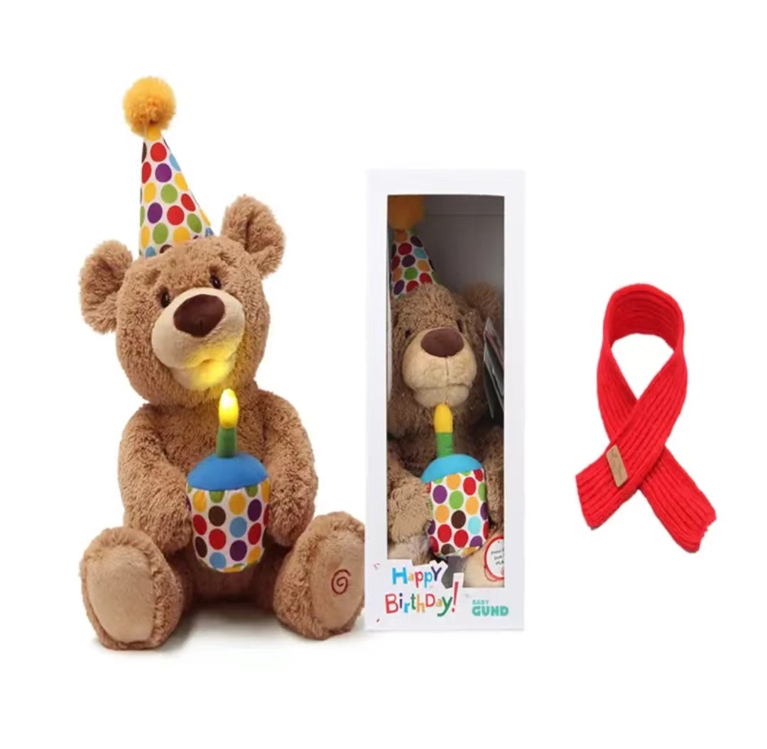 アメリカのbaby gundの誕生日熊熊の誕生日おめでとう歌はろうそくを吹いて赤ちゃんの子供のぬいぐるみをなだめる
