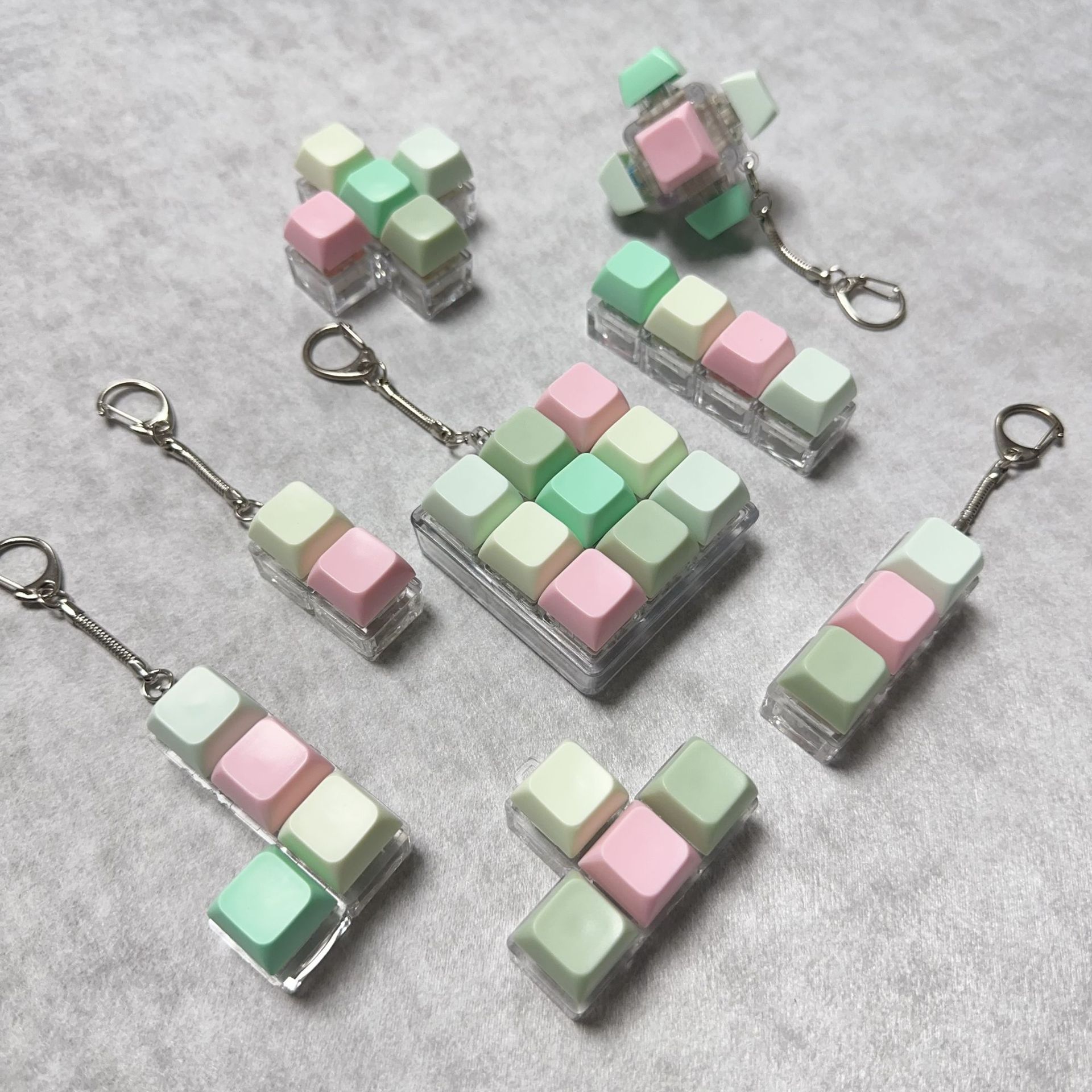 Creative Stress Relief Keychain with 234569 Combination Keyboard Toy, Macaron Multi-Key Switch Keychain