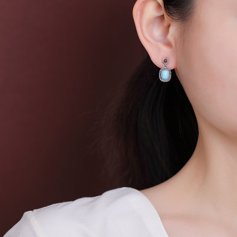 Bông tai bạc S925 hình vuông đính đá mã não đỏ phong cách retro — một cặp