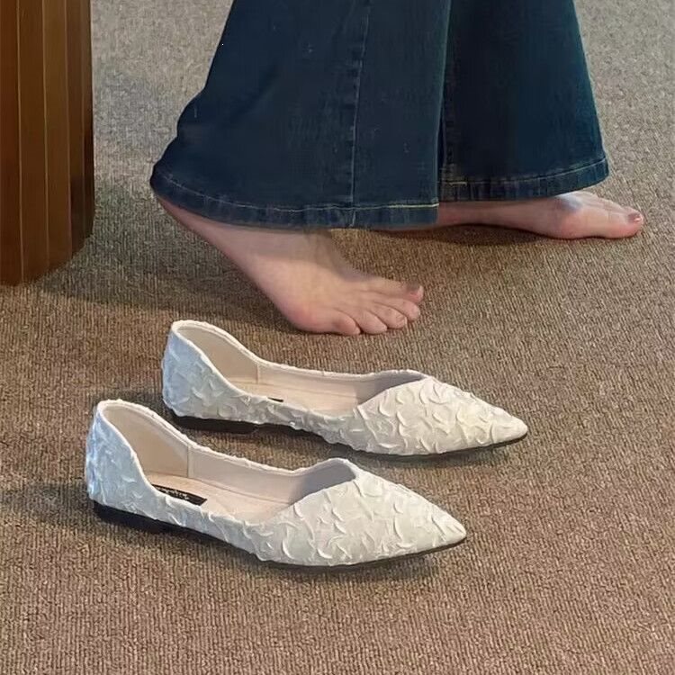 Women's Flat Shoes 2024 Summer Stylish and Trendy Bestseller, Suitable for Pairing with Skirts, Soft Sole Work Shoes That Won'T Tire Your Feet When Standing for Long Periods