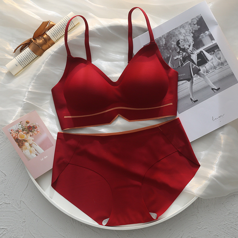 Original Version of the Year of Birth Red Intimates for Women, Wedding Bride, Seamless Small Breast Push-Up, No Rims, Thin Bra Set