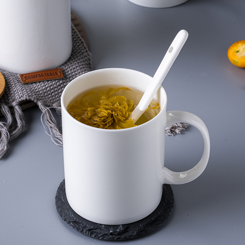 Taza blanca pura simple taza de cerámica taza de agua taza de café de hueso de porcelana taza de leche Jingdezhen hogar con tapa de gran capacidad