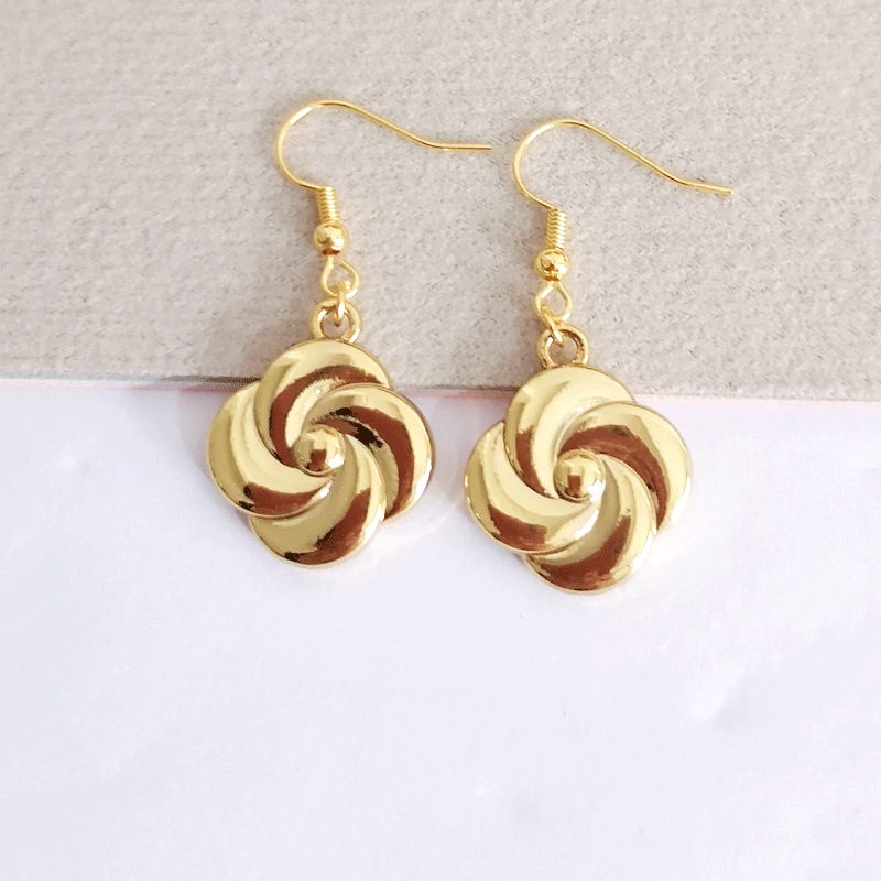 요엘 코사지 이어 후크