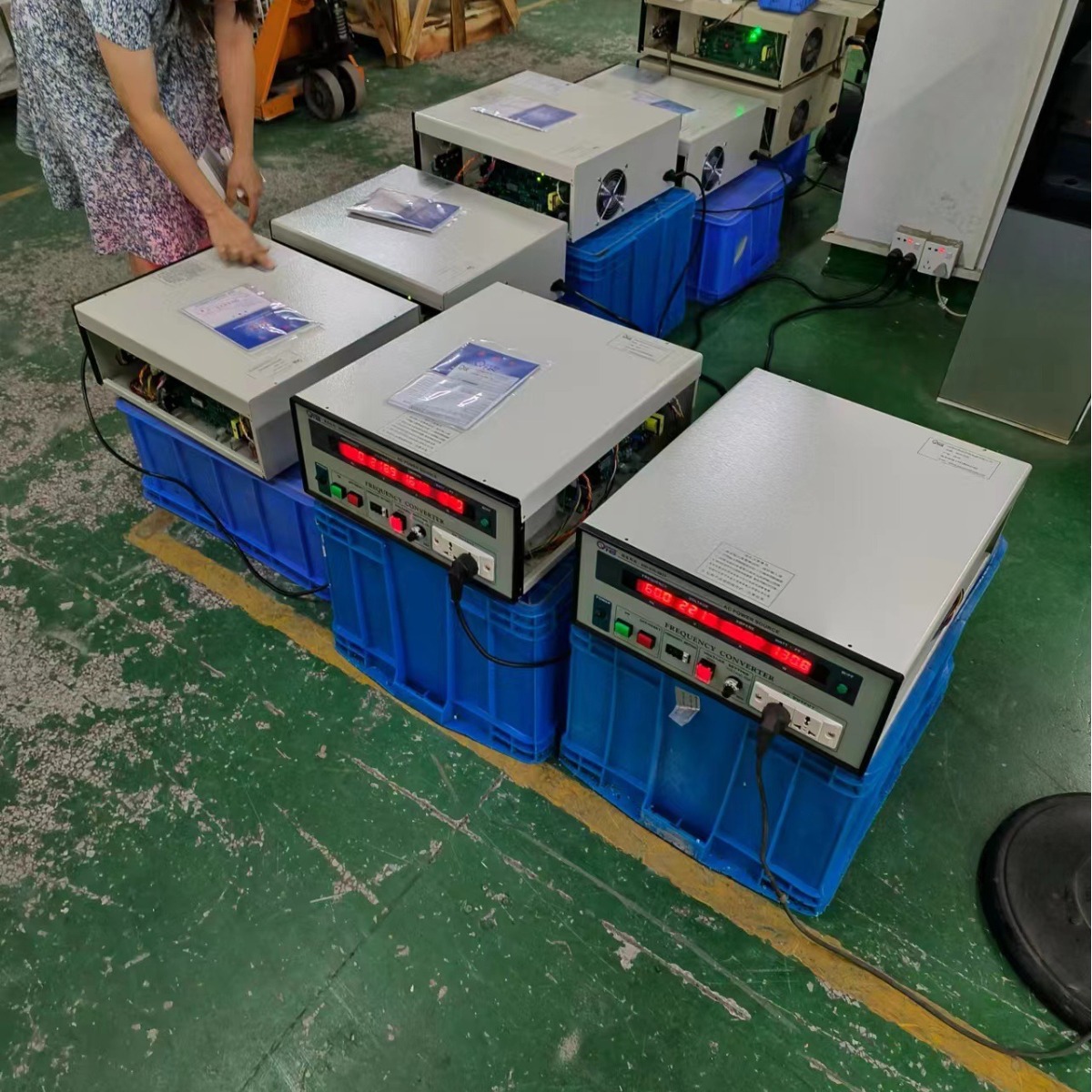 1KVA��Ƶ��Դ�������������110V 60HZ������5̨